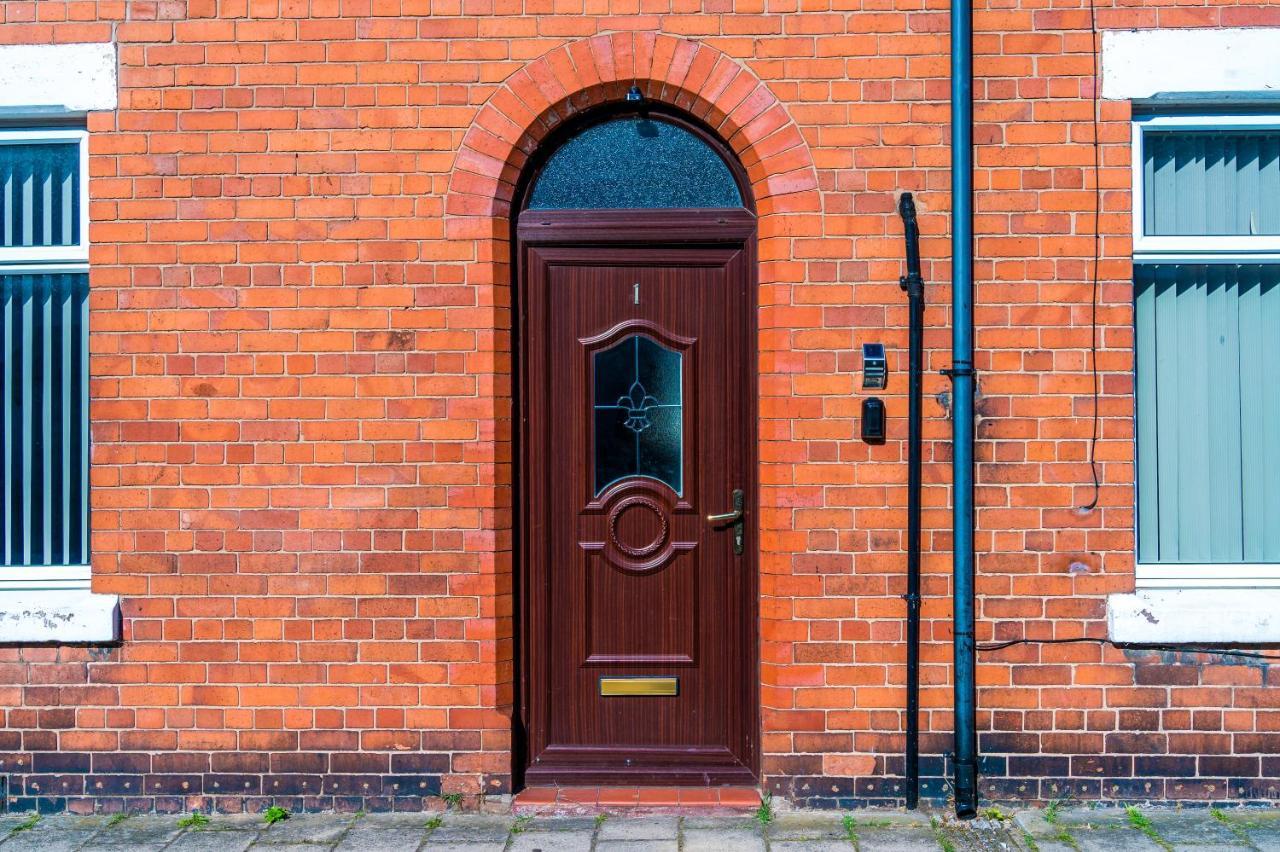 Spacious 3-Bed House In Chester By 53 Degrees Property, Ideal For Families & Professionals, Free Parking - Sleeps 7 Exterior foto